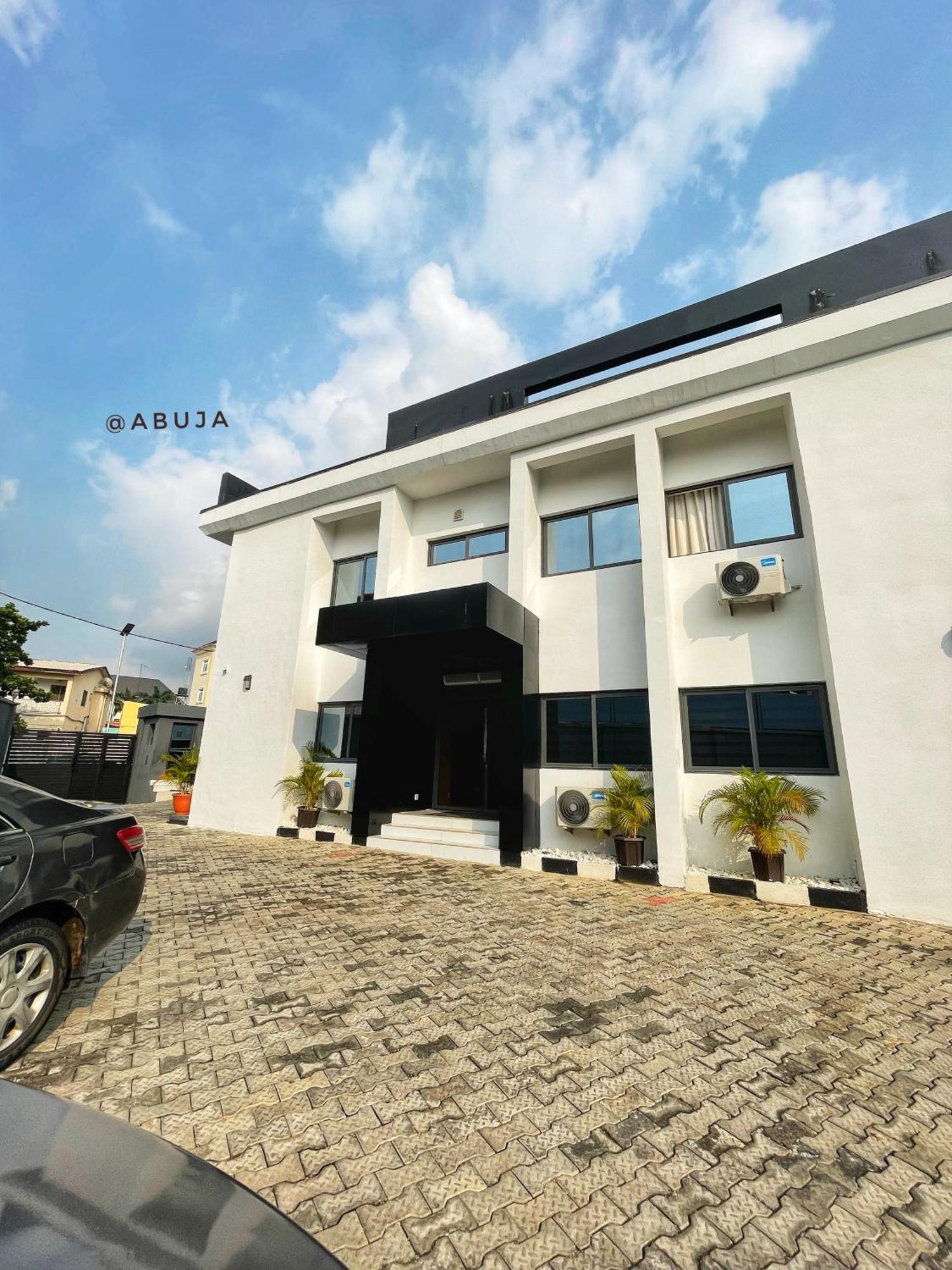 Plush Hotel,Abuja Exteriör bild