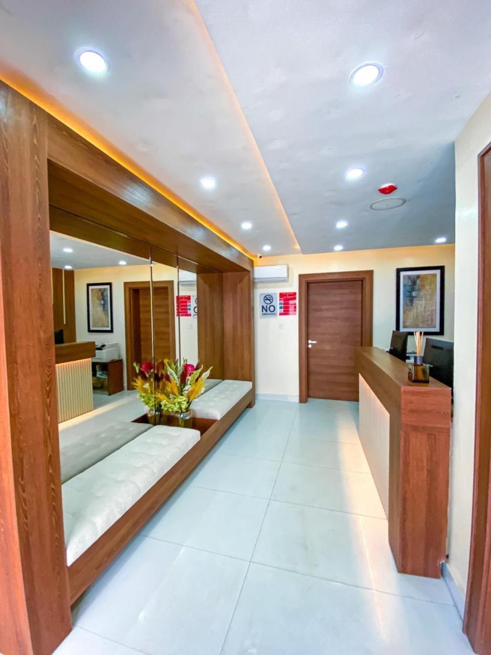 Plush Hotel,Abuja Exteriör bild
